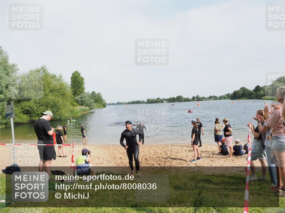 21.06.2025 - 27. Vierlanden-Triathlon MichiJ http://msf.ph/oto/8008036 15.06.2026 10:08:14 Schwimmen 295, 373, 399, 403 meine-sportfotos.de