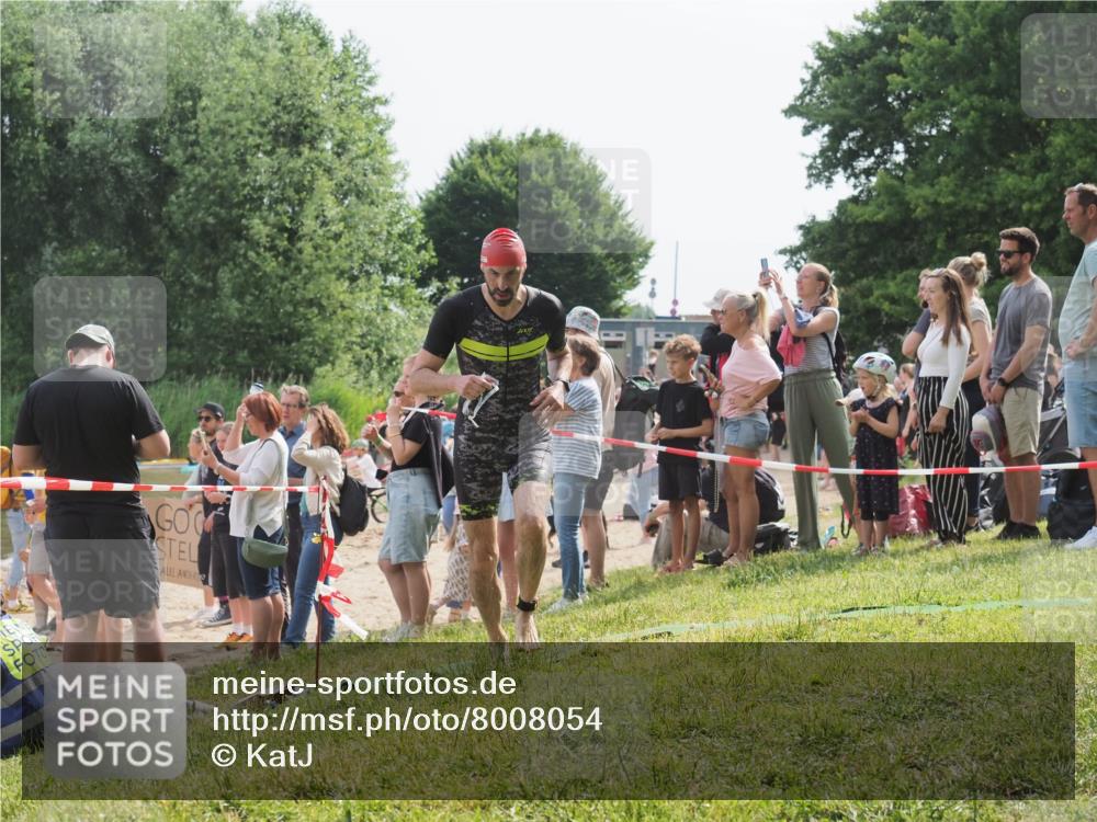 15.06.2025 - 27. Vierlanden-Triathlon KatJ http://msf.ph/oto/8008054 15.06.2025 10:06:31 Schwimmen 394, 434, 447 meine-sportfotos.de