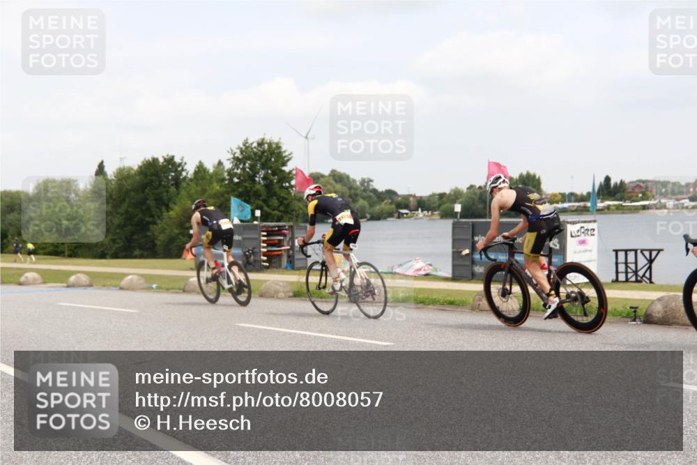 21.06.2025 - 27. Vierlanden-Triathlon H.Heesch http://msf.ph/oto/8008057 15.06.2025 12:13:26 Radfahren 727, 1034, 1035, 1037, 1038 meine-sportfotos.de