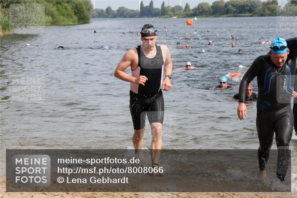 15.06.2025 - 27. Vierlanden-Triathlon Lena Gebhardt http://msf.ph/oto/8008066 15.06.2025 10:05:40 Schwimmen 366, 378, 392, 401, 413, 435, 442, 450 meine-sportfotos.de