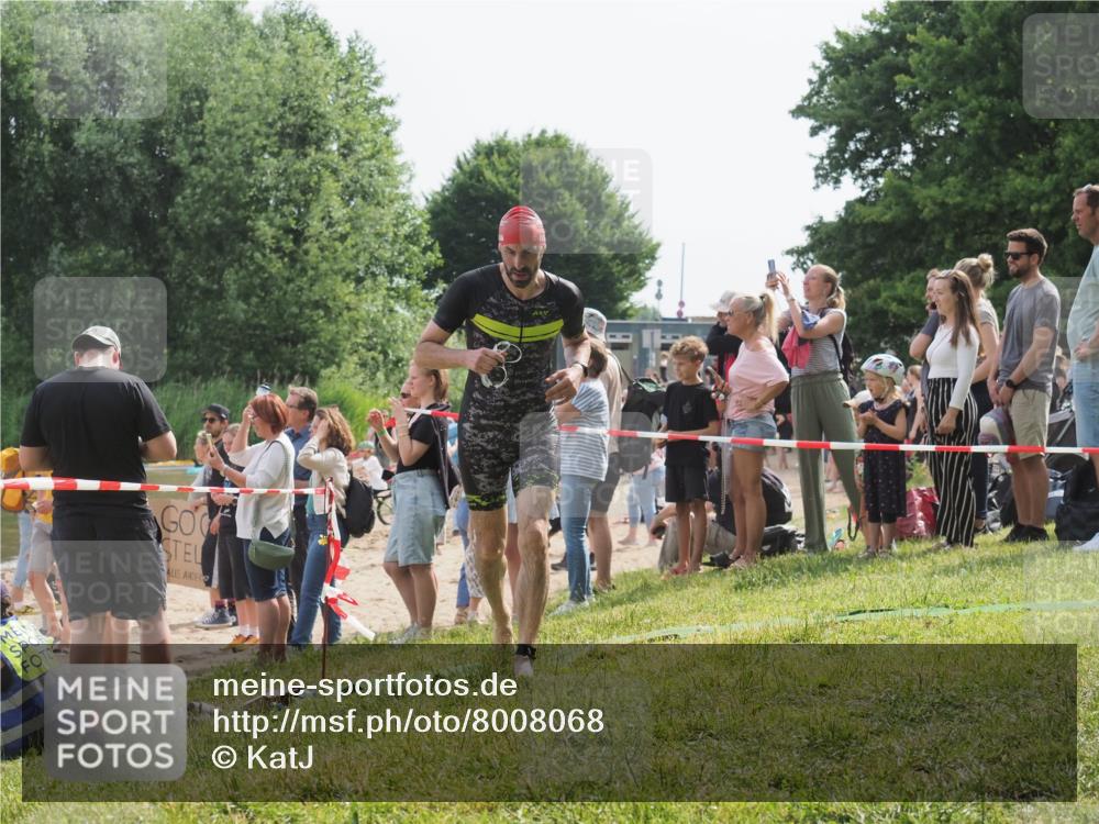 15.06.2025 - 27. Vierlanden-Triathlon KatJ http://msf.ph/oto/8008068 15.06.2025 10:06:31 Schwimmen 394, 434, 447 meine-sportfotos.de