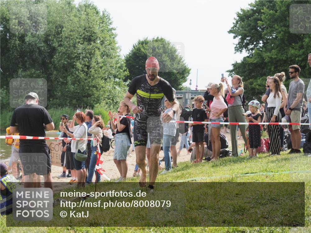 15.06.2025 - 27. Vierlanden-Triathlon KatJ http://msf.ph/oto/8008079 15.06.2025 10:06:32 Schwimmen 394, 434, 440, 447 meine-sportfotos.de