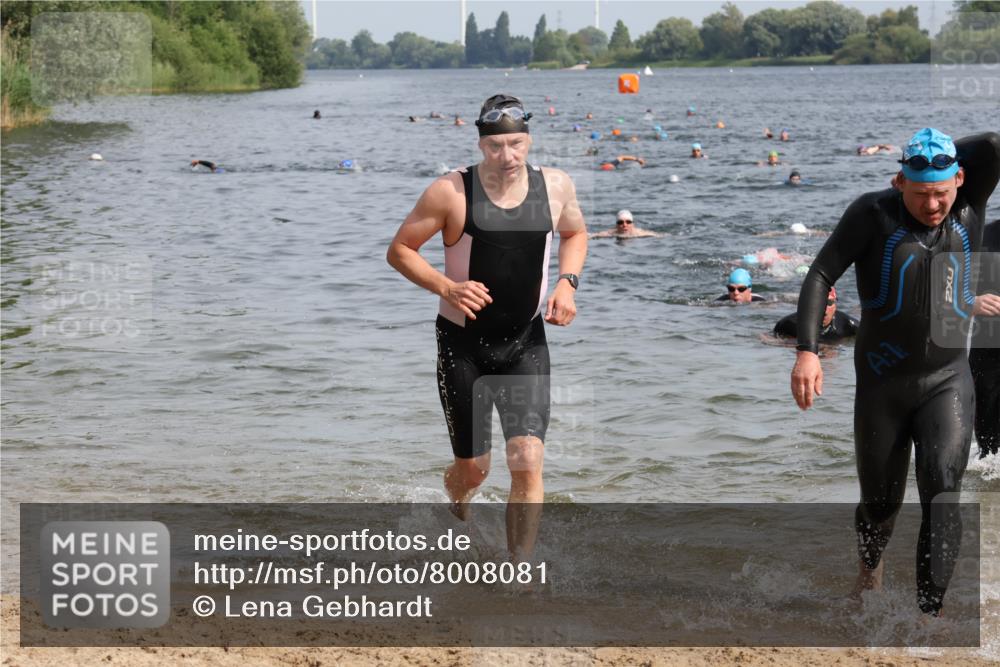15.06.2025 - 27. Vierlanden-Triathlon Lena Gebhardt http://msf.ph/oto/8008081 15.06.2025 10:05:41 Schwimmen 366, 378, 392, 401, 413, 435, 442, 450 meine-sportfotos.de
