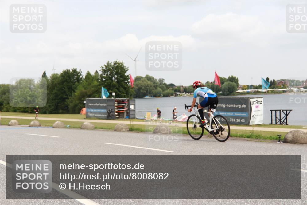 21.06.2025 - 27. Vierlanden-Triathlon H.Heesch http://msf.ph/oto/8008082 15.06.2025 12:13:42 Radfahren 941, 950 meine-sportfotos.de