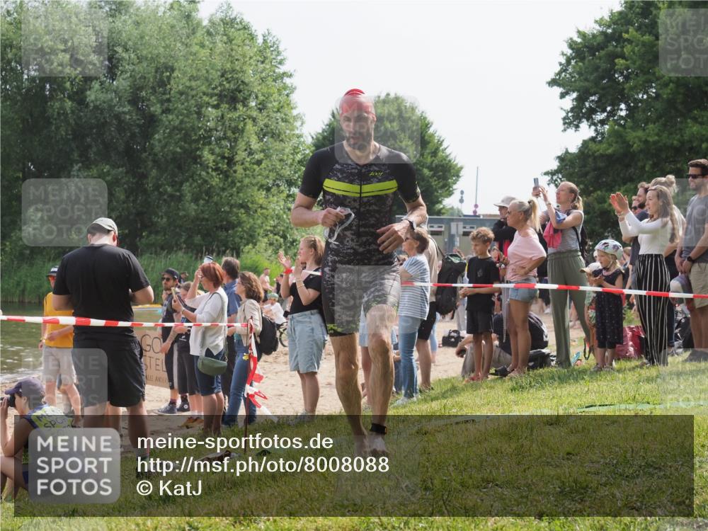 15.06.2025 - 27. Vierlanden-Triathlon KatJ http://msf.ph/oto/8008088 15.06.2025 10:06:32 Schwimmen 394, 434, 440, 447 meine-sportfotos.de