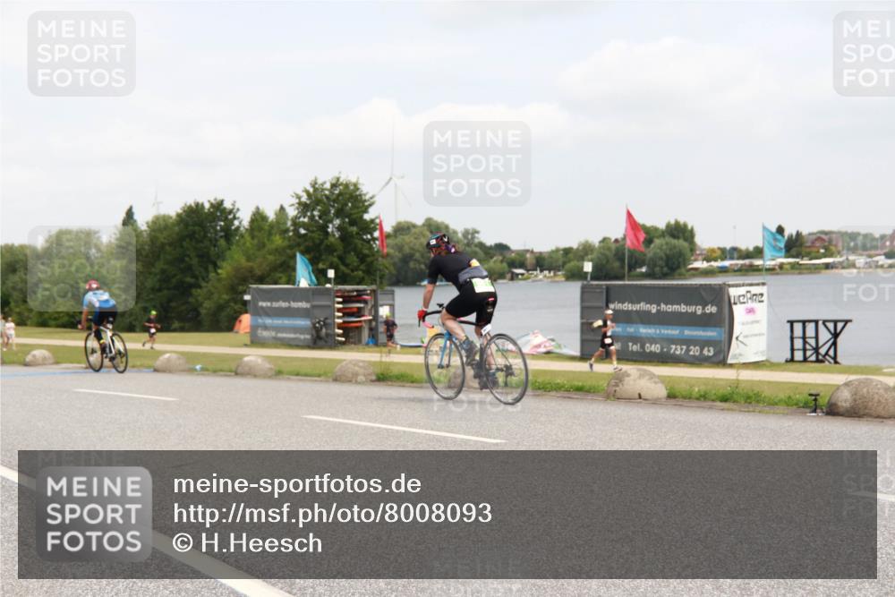 21.06.2025 - 27. Vierlanden-Triathlon H.Heesch http://msf.ph/oto/8008093 15.06.2025 12:13:43 Radfahren 890, 941, 950 meine-sportfotos.de