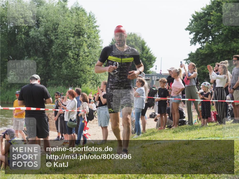 15.06.2025 - 27. Vierlanden-Triathlon KatJ http://msf.ph/oto/8008096 15.06.2025 10:06:32 Schwimmen 394, 434, 440, 447 meine-sportfotos.de
