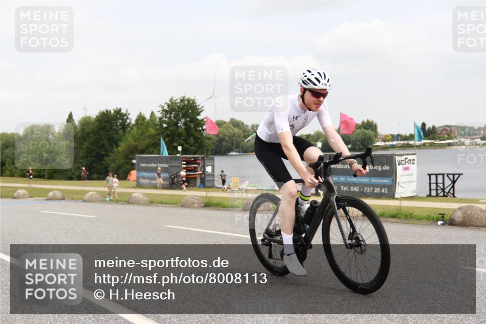 21.06.2025 - 27. Vierlanden-Triathlon H.Heesch http://msf.ph/oto/8008113 15.06.2025 12:13:58 Radfahren 642, 715 meine-sportfotos.de
