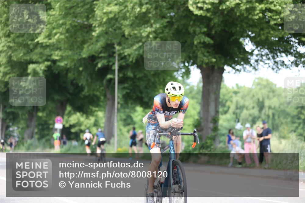 15.06.2025 - 7 Türme Triathlon Yannick Fuchs http://msf.ph/oto/8008120 15.06.2025 13:22:19 Radfahren 260, 458, 631, 803, 983 meine-sportfotos.de
