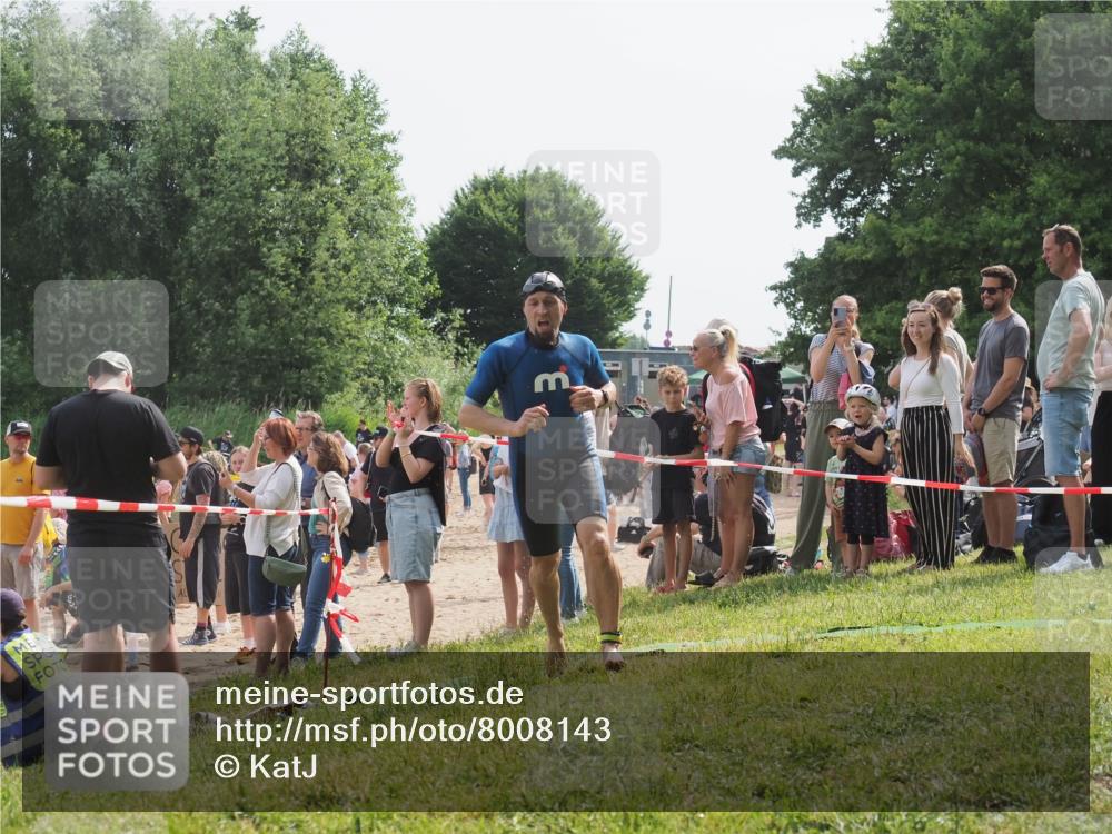 15.06.2025 - 27. Vierlanden-Triathlon KatJ http://msf.ph/oto/8008143 15.06.2025 10:06:35 Schwimmen 394, 434, 440 meine-sportfotos.de