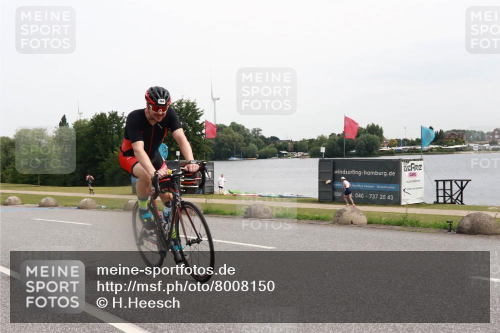 15.06.2025 - 27. Vierlanden-Triathlon H.Heesch http://msf.ph/oto/8008150 15.06.2025 10:46:54 Radfahren 325, 364 meine-sportfotos.de