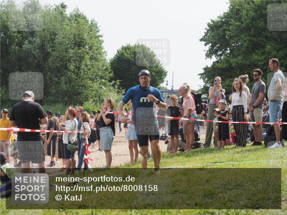15.06.2025 - 27. Vierlanden-Triathlon KatJ http://msf.ph/oto/8008158 15.06.2025 10:06:35 Schwimmen 394, 434, 440 meine-sportfotos.de