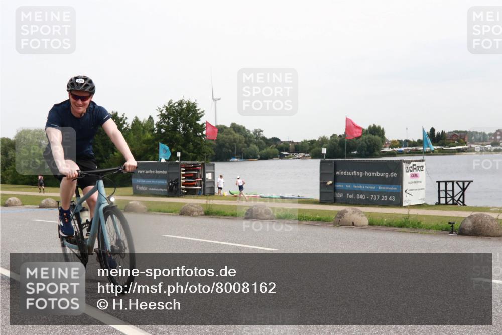 15.06.2025 - 27. Vierlanden-Triathlon H.Heesch http://msf.ph/oto/8008162 15.06.2025 10:46:56 Radfahren 315, 325, 364 meine-sportfotos.de