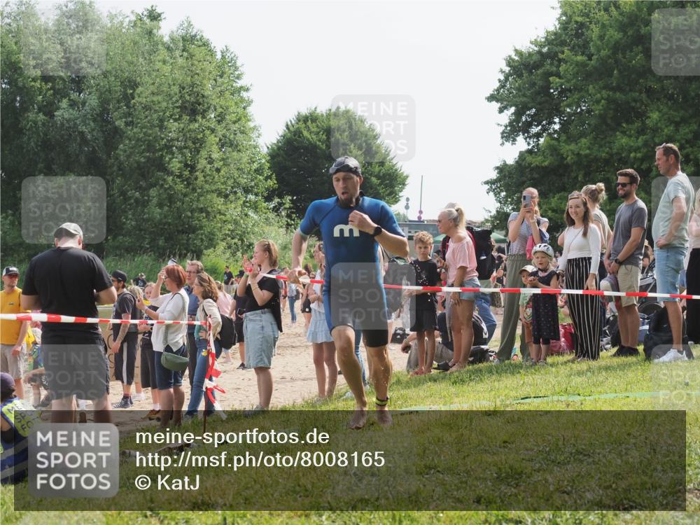 15.06.2025 - 27. Vierlanden-Triathlon KatJ http://msf.ph/oto/8008165 15.06.2025 10:06:35 Schwimmen 394, 434, 440 meine-sportfotos.de