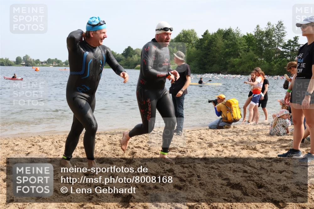 15.06.2025 - 27. Vierlanden-Triathlon Lena Gebhardt http://msf.ph/oto/8008168 15.06.2025 10:05:46 Schwimmen 366, 372, 392, 401, 413, 435, 442, 450, 458 meine-sportfotos.de