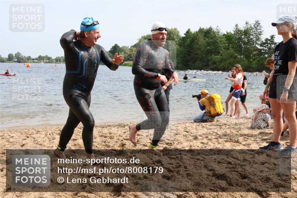 15.06.2025 - 27. Vierlanden-Triathlon Lena Gebhardt http://msf.ph/oto/8008179 15.06.2025 10:05:46 Schwimmen 366, 372, 392, 401, 413, 435, 442, 450, 458 meine-sportfotos.de
