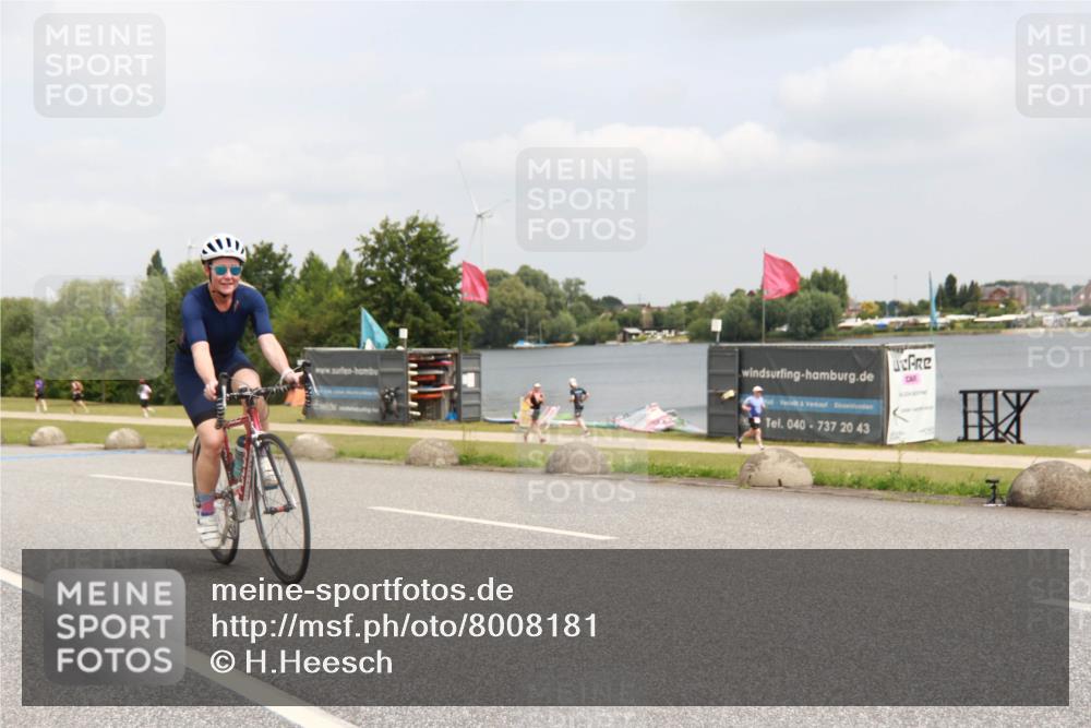 21.06.2025 - 27. Vierlanden-Triathlon H.Heesch http://msf.ph/oto/8008181 15.06.2025 12:14:48 Radfahren 697, 900 meine-sportfotos.de
