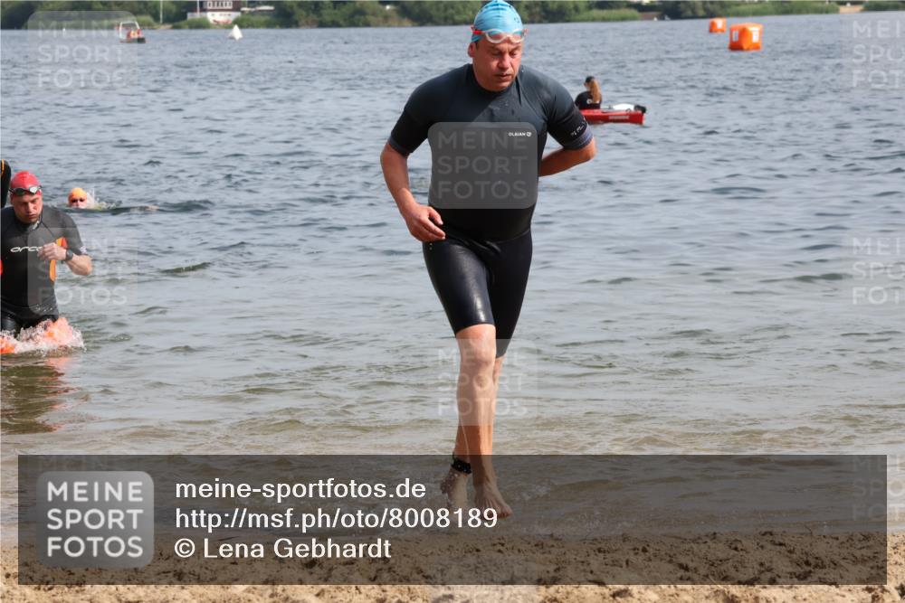 15.06.2025 - 27. Vierlanden-Triathlon Lena Gebhardt http://msf.ph/oto/8008189 15.06.2025 10:05:47 Schwimmen 372, 392, 401, 413, 435, 442, 450, 458 meine-sportfotos.de