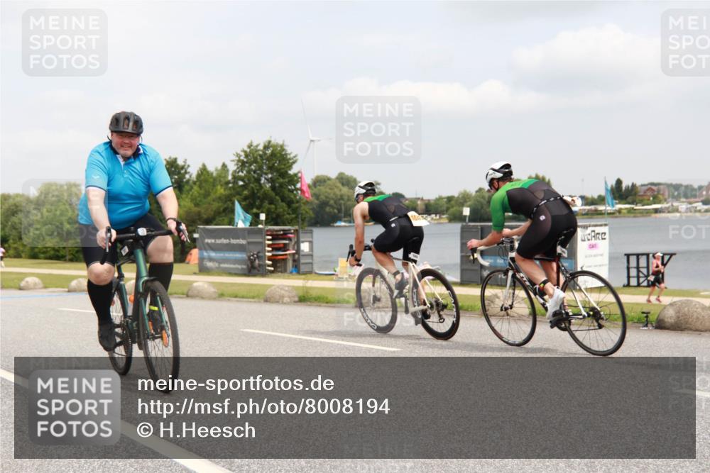 21.06.2025 - 27. Vierlanden-Triathlon H.Heesch http://msf.ph/oto/8008194 15.06.2025 12:14:53 Radfahren 812, 900, 1039, 1040, 1042 meine-sportfotos.de