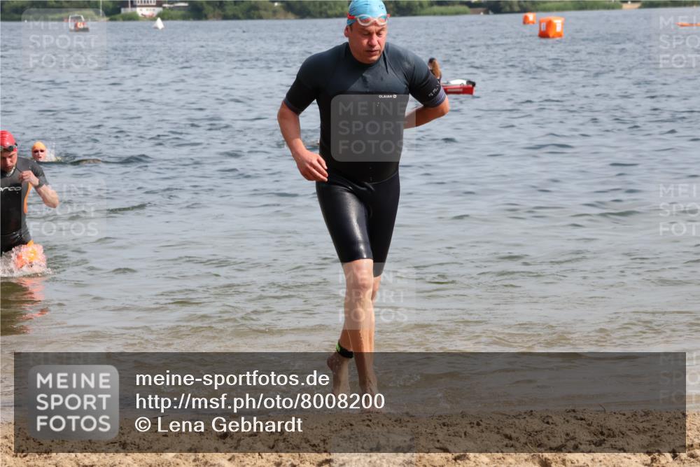 15.06.2025 - 27. Vierlanden-Triathlon Lena Gebhardt http://msf.ph/oto/8008200 15.06.2025 10:05:47 Schwimmen 372, 392, 401, 413, 435, 442, 450, 458 meine-sportfotos.de
