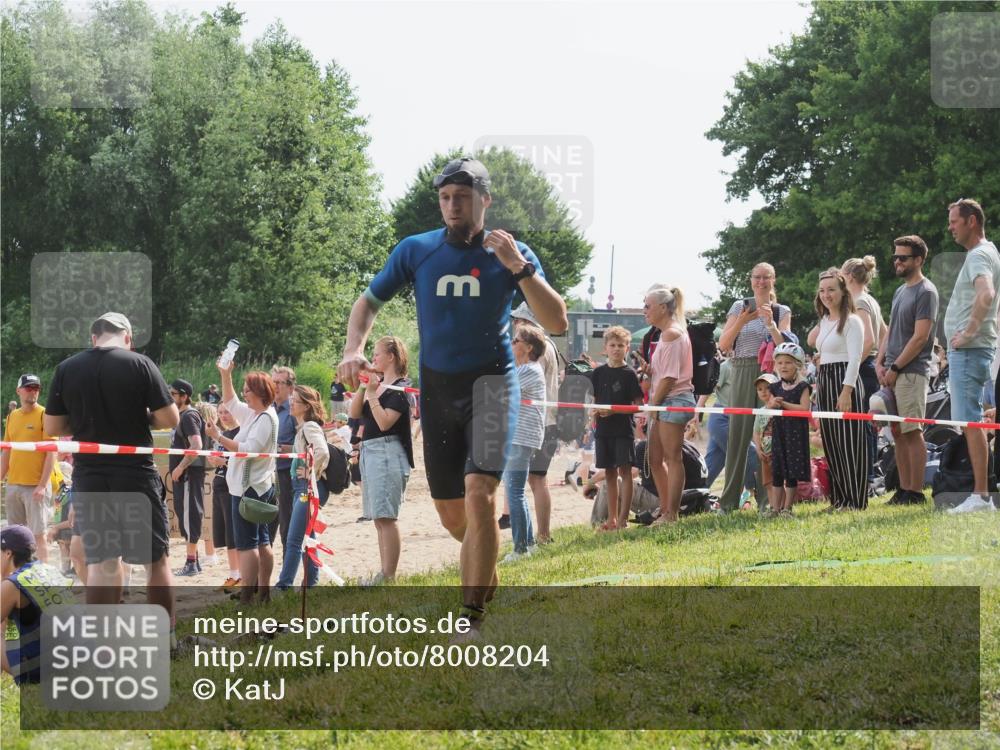 15.06.2025 - 27. Vierlanden-Triathlon KatJ http://msf.ph/oto/8008204 15.06.2025 10:06:35 Schwimmen 394, 434, 440 meine-sportfotos.de