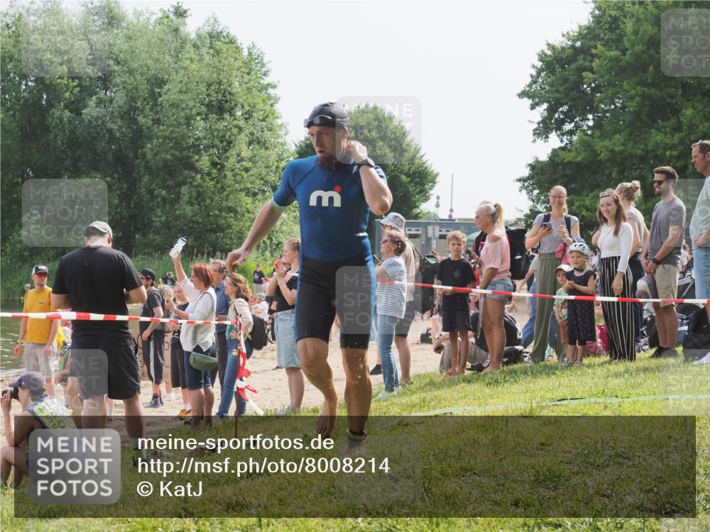 15.06.2025 - 27. Vierlanden-Triathlon KatJ http://msf.ph/oto/8008214 15.06.2025 10:06:35 Schwimmen 394, 434, 440 meine-sportfotos.de
