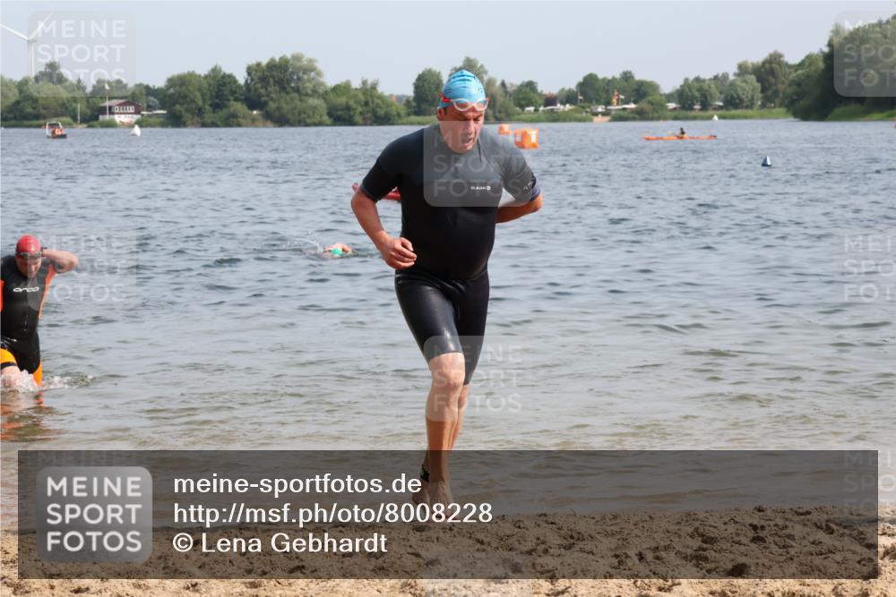15.06.2025 - 27. Vierlanden-Triathlon Lena Gebhardt http://msf.ph/oto/8008228 15.06.2025 10:05:48 Schwimmen 372, 392, 401, 410, 413, 435, 442, 450, 458 meine-sportfotos.de