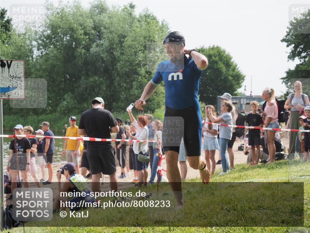 15.06.2025 - 27. Vierlanden-Triathlon KatJ http://msf.ph/oto/8008233 15.06.2025 10:06:36 Schwimmen 394, 434, 440 meine-sportfotos.de
