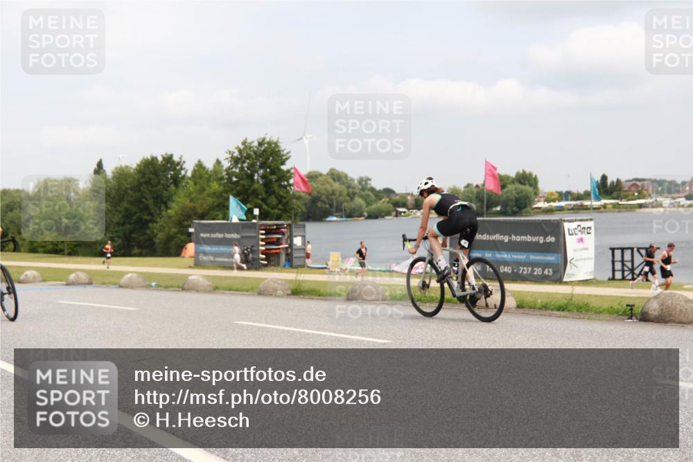 21.06.2025 - 27. Vierlanden-Triathlon H.Heesch http://msf.ph/oto/8008256 15.06.2025 12:15:23 Radfahren 643, 702, 924 meine-sportfotos.de