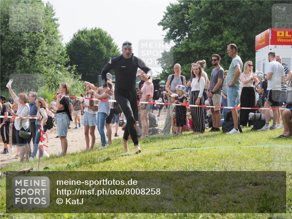 15.06.2025 - 27. Vierlanden-Triathlon KatJ http://msf.ph/oto/8008258 15.06.2025 10:06:38 Schwimmen 394, 434, 440 meine-sportfotos.de