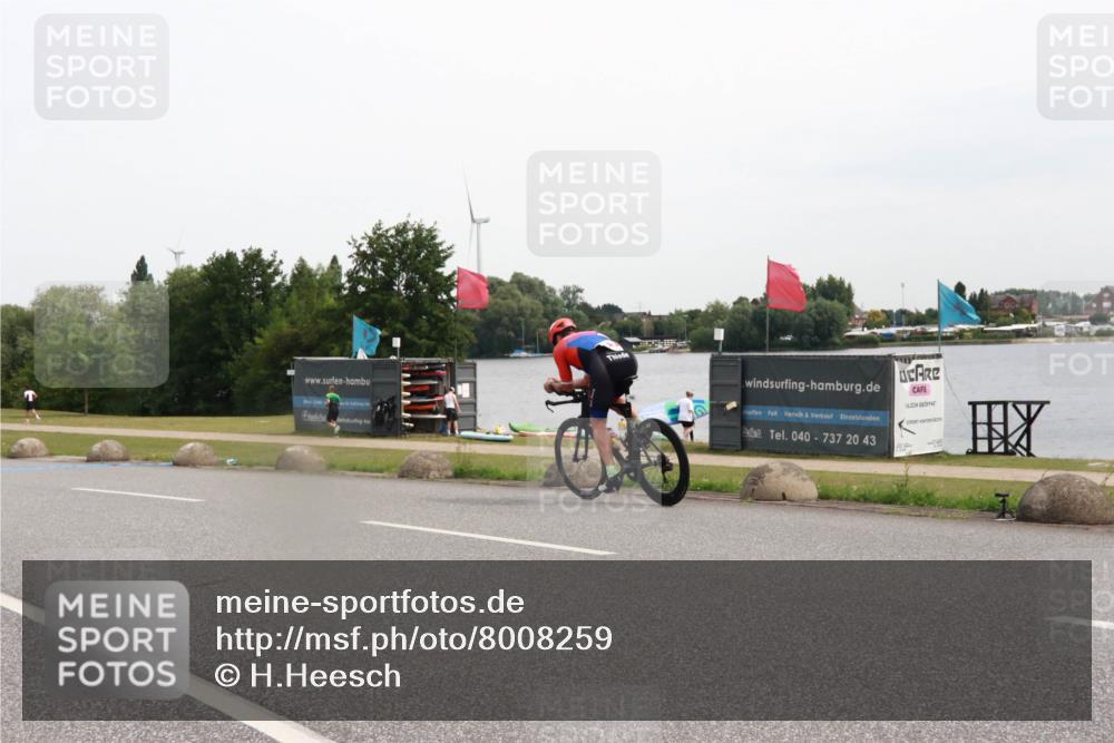 15.06.2025 - 27. Vierlanden-Triathlon H.Heesch http://msf.ph/oto/8008259 15.06.2025 10:47:12 Radfahren 143, 193, 370, 418 meine-sportfotos.de