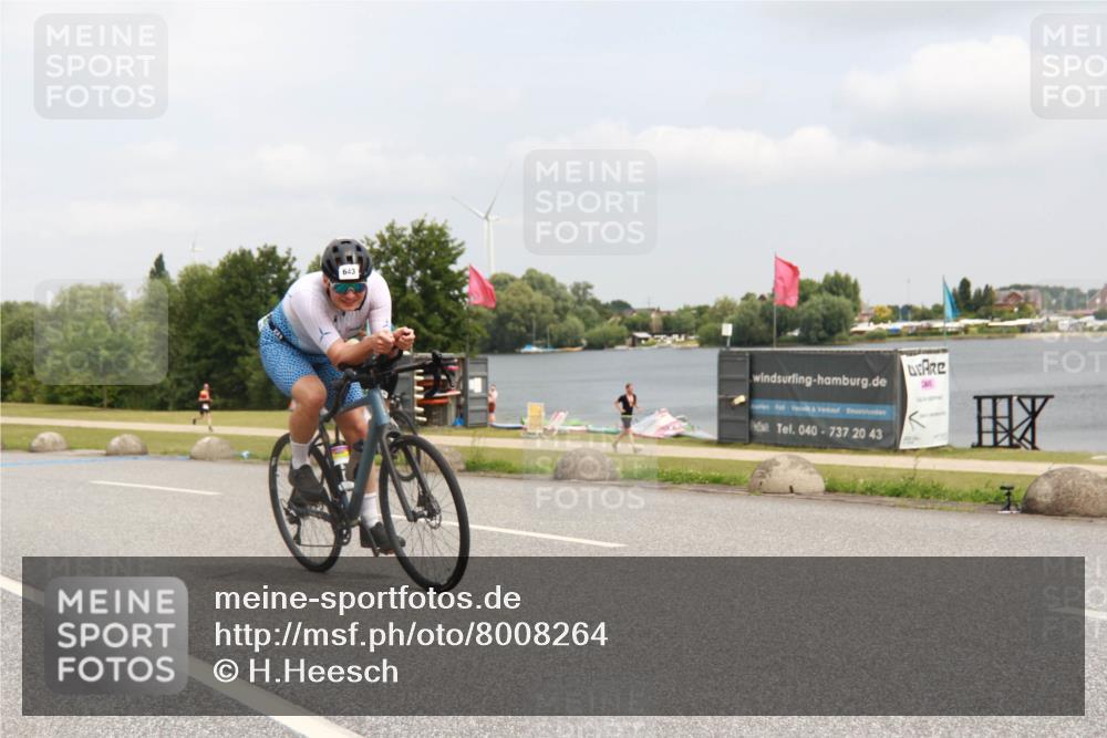 21.06.2025 - 27. Vierlanden-Triathlon H.Heesch http://msf.ph/oto/8008264 15.06.2025 12:15:23 Radfahren 643, 702, 924 meine-sportfotos.de