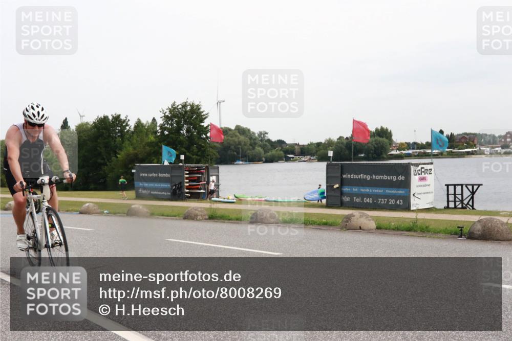 15.06.2025 - 27. Vierlanden-Triathlon H.Heesch http://msf.ph/oto/8008269 15.06.2025 10:47:14 Radfahren 193, 296, 370, 418 meine-sportfotos.de