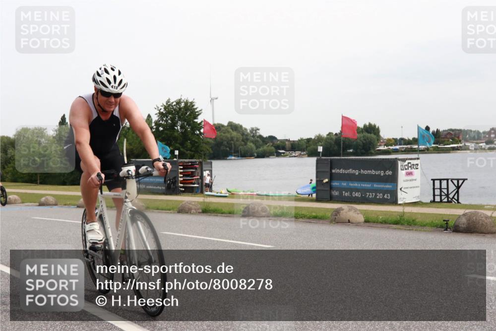 15.06.2025 - 27. Vierlanden-Triathlon H.Heesch http://msf.ph/oto/8008278 15.06.2025 10:47:14 Radfahren 193, 296, 370, 418 meine-sportfotos.de