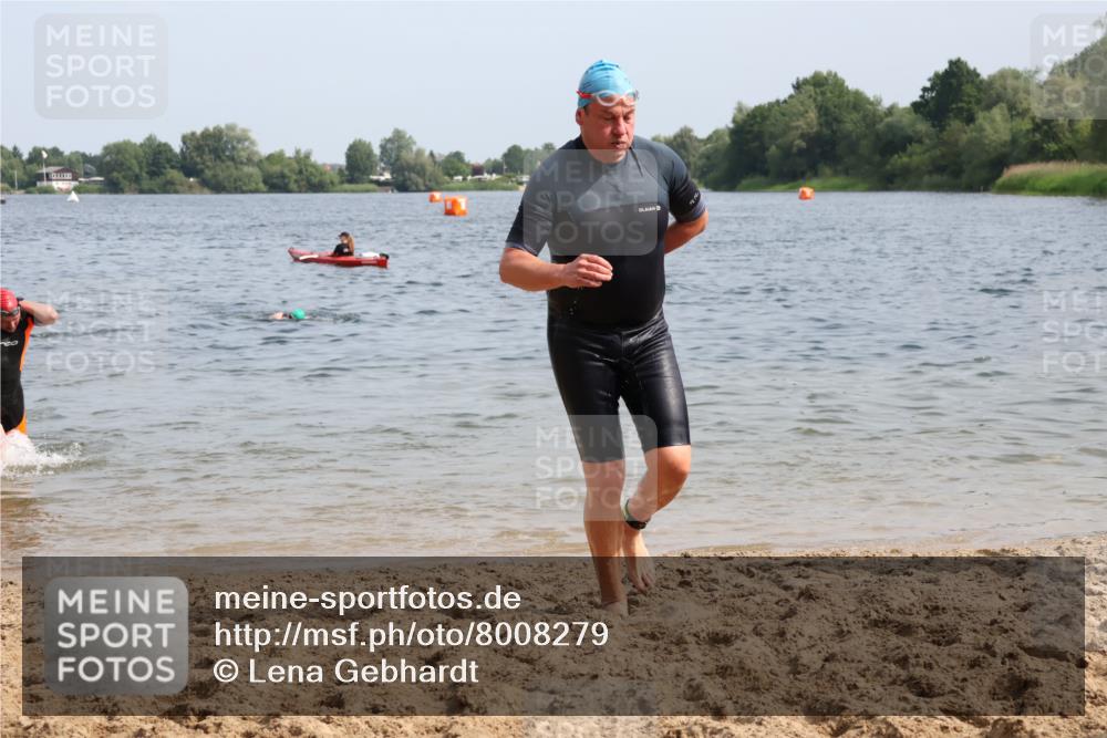 15.06.2025 - 27. Vierlanden-Triathlon Lena Gebhardt http://msf.ph/oto/8008279 15.06.2025 10:05:49 Schwimmen 372, 392, 401, 410, 435, 442, 450, 458 meine-sportfotos.de