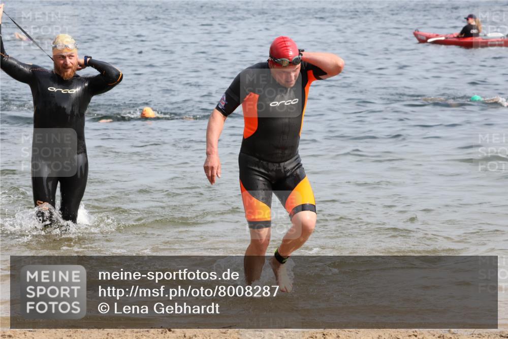 15.06.2025 - 27. Vierlanden-Triathlon Lena Gebhardt http://msf.ph/oto/8008287 15.06.2025 10:05:51 Schwimmen 372, 392, 410, 435, 442, 450, 458 meine-sportfotos.de