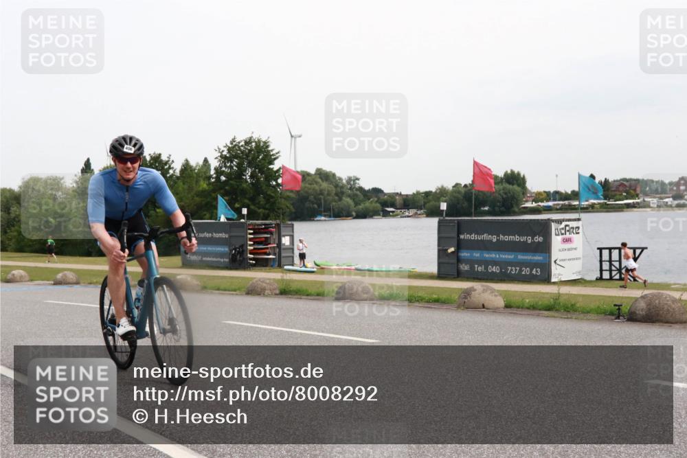 15.06.2025 - 27. Vierlanden-Triathlon H.Heesch http://msf.ph/oto/8008292 15.06.2025 10:47:18 Radfahren 83, 193, 296, 406, 418 meine-sportfotos.de
