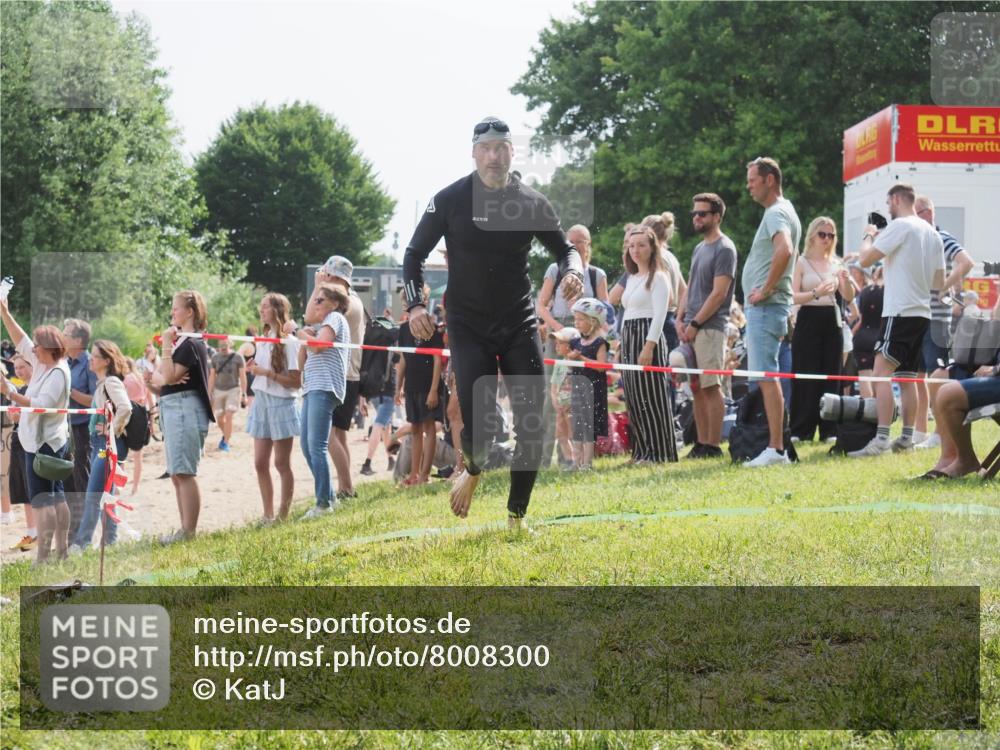 15.06.2025 - 27. Vierlanden-Triathlon KatJ http://msf.ph/oto/8008300 15.06.2025 10:06:39 Schwimmen 394, 434, 440 meine-sportfotos.de