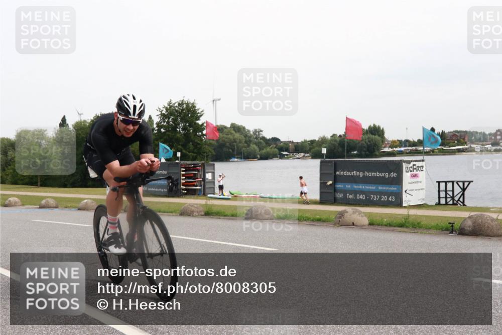 15.06.2025 - 27. Vierlanden-Triathlon H.Heesch http://msf.ph/oto/8008305 15.06.2025 10:47:21 Radfahren 83, 296, 406 meine-sportfotos.de