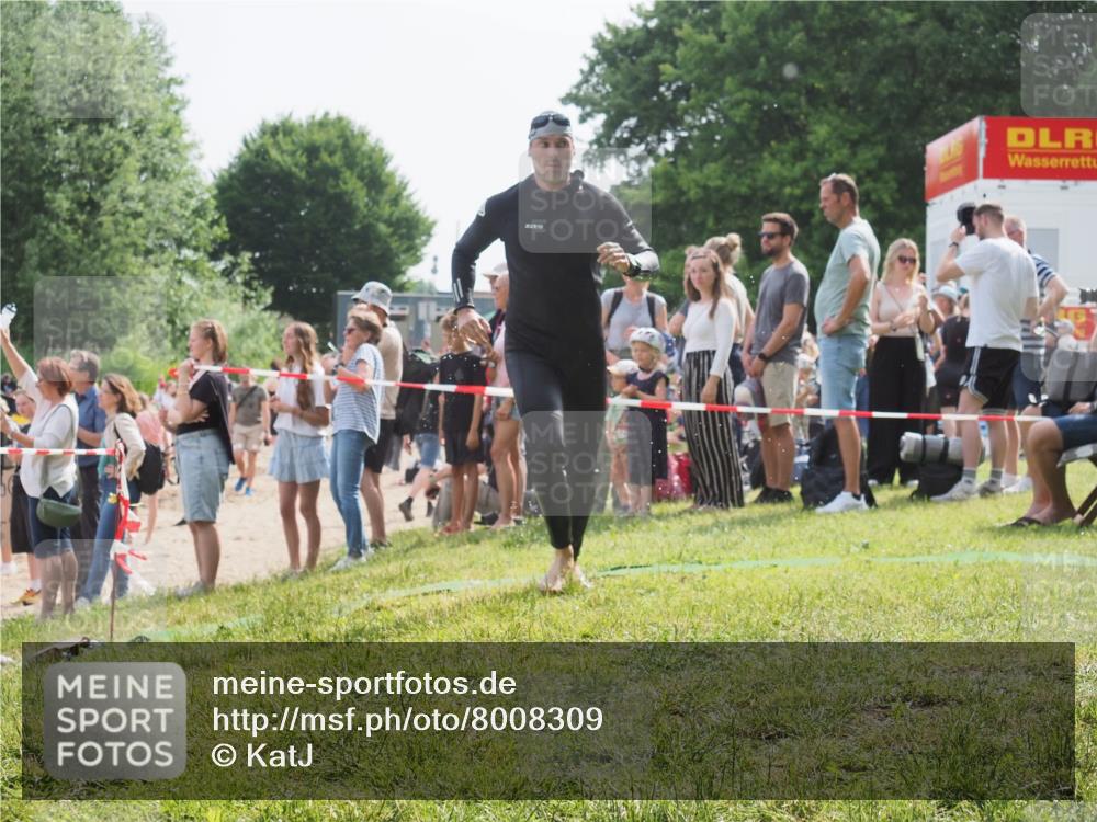 15.06.2025 - 27. Vierlanden-Triathlon KatJ http://msf.ph/oto/8008309 15.06.2025 10:06:39 Schwimmen 394, 434, 440 meine-sportfotos.de