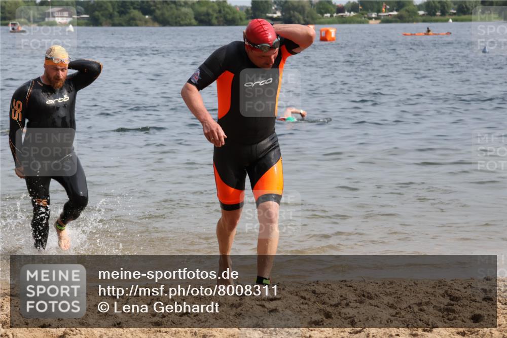 15.06.2025 - 27. Vierlanden-Triathlon Lena Gebhardt http://msf.ph/oto/8008311 15.06.2025 10:05:53 Schwimmen 372, 392, 410, 435, 442, 450, 458 meine-sportfotos.de