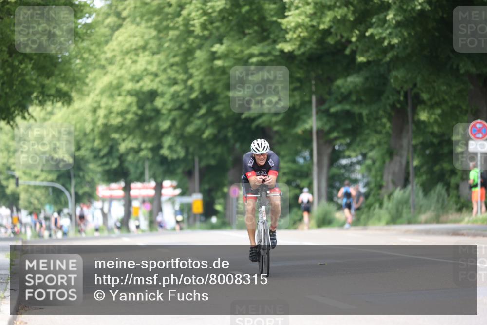 15.06.2025 - 7 Türme Triathlon Yannick Fuchs http://msf.ph/oto/8008315 15.06.2025 13:22:33 Radfahren 301, 356, 491 meine-sportfotos.de