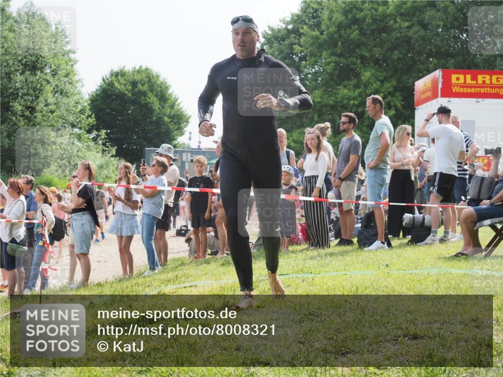 15.06.2025 - 27. Vierlanden-Triathlon KatJ http://msf.ph/oto/8008321 15.06.2025 10:06:40 Schwimmen 394, 434, 440 meine-sportfotos.de