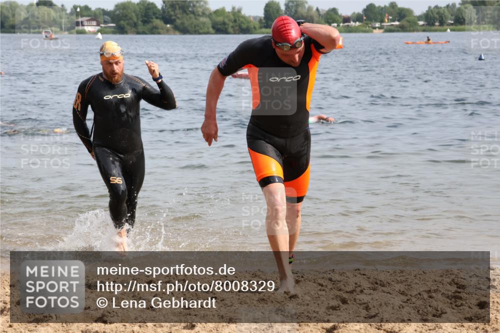 15.06.2025 - 27. Vierlanden-Triathlon Lena Gebhardt http://msf.ph/oto/8008329 15.06.2025 10:05:53 Schwimmen 372, 392, 410, 435, 442, 450, 458 meine-sportfotos.de