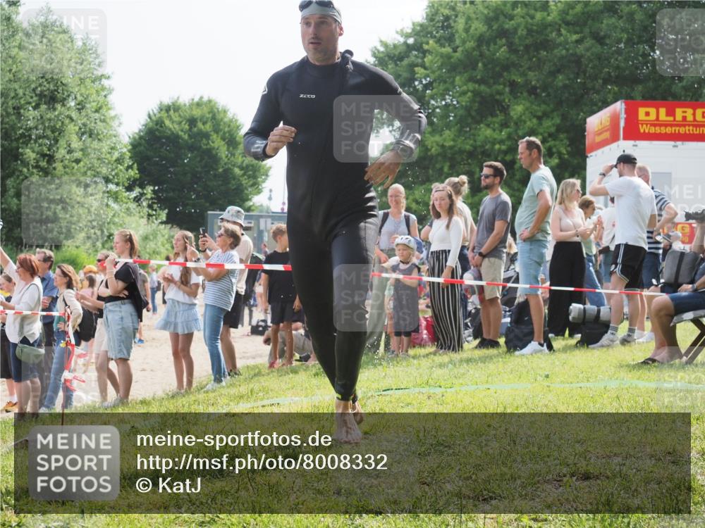 15.06.2025 - 27. Vierlanden-Triathlon KatJ http://msf.ph/oto/8008332 15.06.2025 10:06:40 Schwimmen 394, 434, 440 meine-sportfotos.de