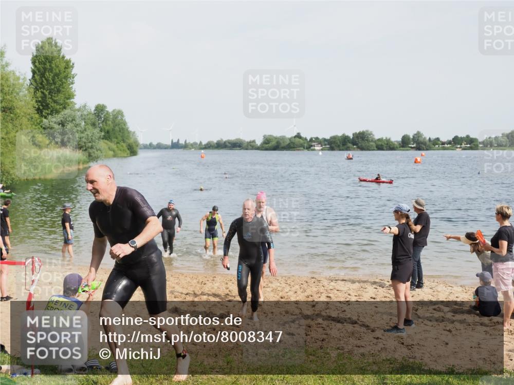 21.06.2025 - 27. Vierlanden-Triathlon MichiJ http://msf.ph/oto/8008347 15.06.2026 10:08:35 Schwimmen 380, 387, 437, 454, 469 meine-sportfotos.de