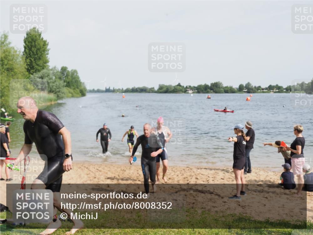 21.06.2025 - 27. Vierlanden-Triathlon MichiJ http://msf.ph/oto/8008352 15.06.2026 10:08:35 Schwimmen 380, 387, 437, 454, 469 meine-sportfotos.de