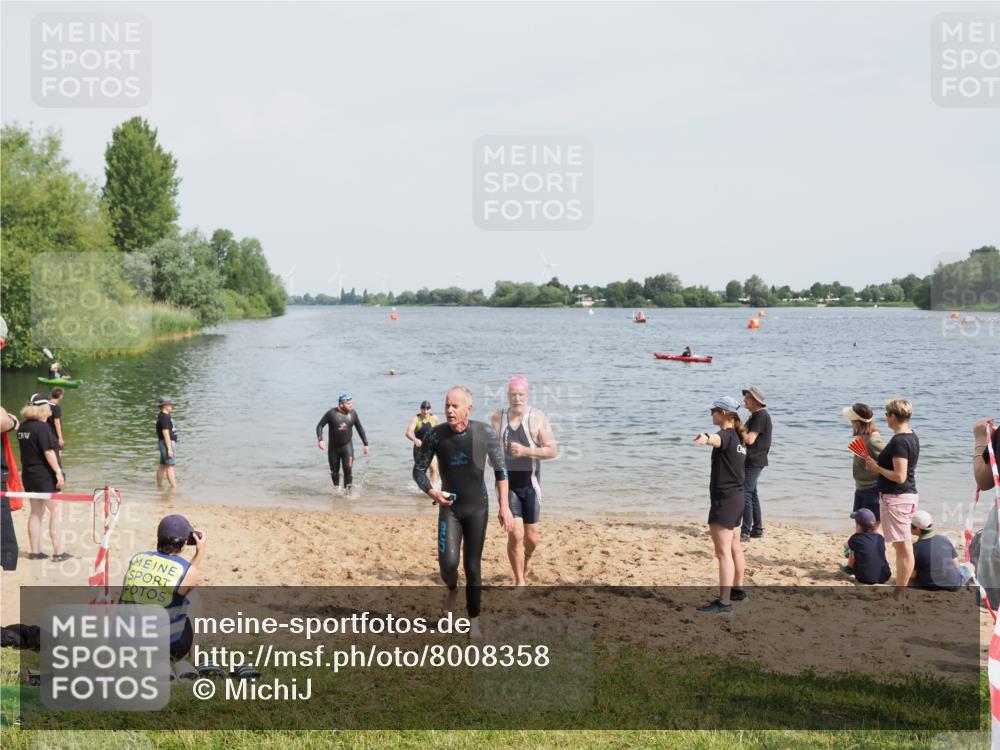 21.06.2025 - 27. Vierlanden-Triathlon MichiJ http://msf.ph/oto/8008358 15.06.2026 10:08:36 Schwimmen 380, 387, 437, 454, 469 meine-sportfotos.de