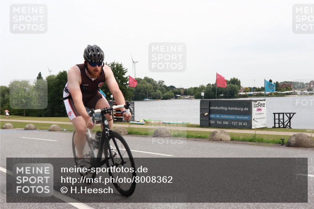 15.06.2025 - 27. Vierlanden-Triathlon H.Heesch http://msf.ph/oto/8008362 15.06.2025 10:47:32 Radfahren 114, 152, 410 meine-sportfotos.de