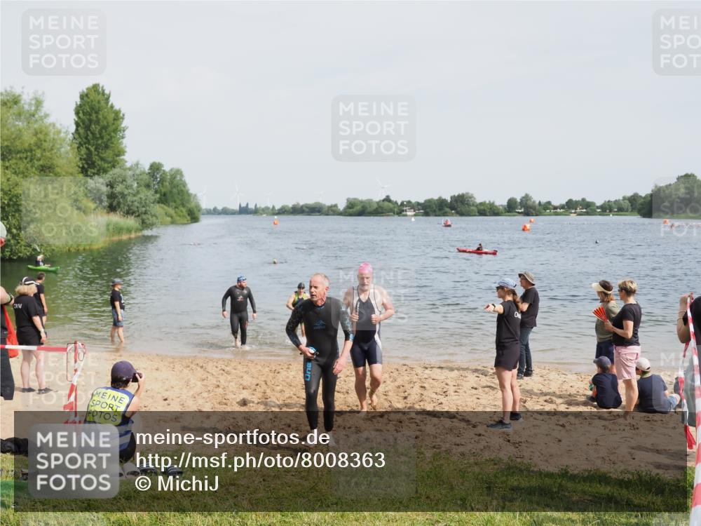21.06.2025 - 27. Vierlanden-Triathlon MichiJ http://msf.ph/oto/8008363 15.06.2026 10:08:36 Schwimmen 380, 387, 437, 454, 469 meine-sportfotos.de